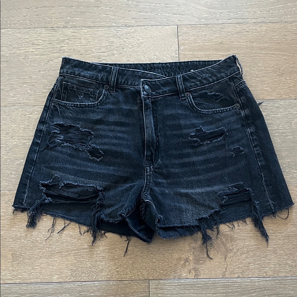 NWT American Eagle Distressed Black Denim Mom Shorts size 4 - Picture 1 of 11
